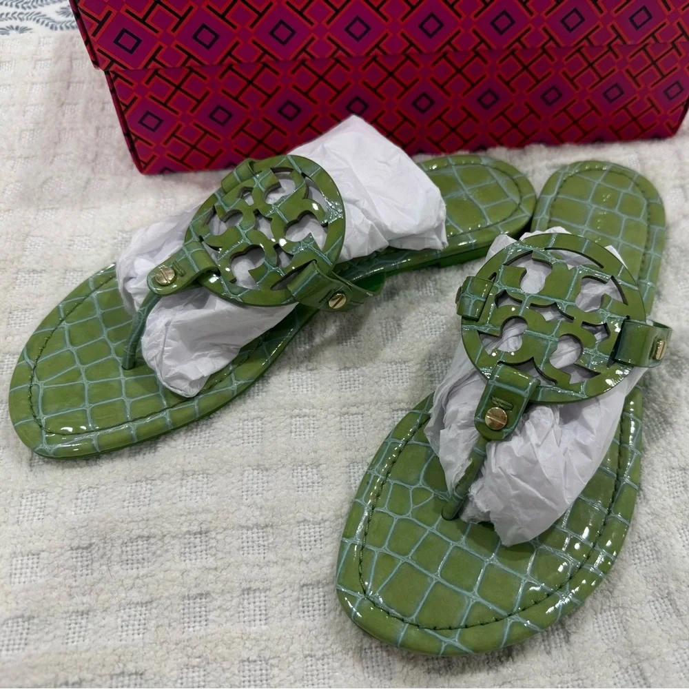 Tory Burch Iconic Croc-Embossed Leather Sandals in Jolly Green, LIKE-NEW! - Picture 9 of 11